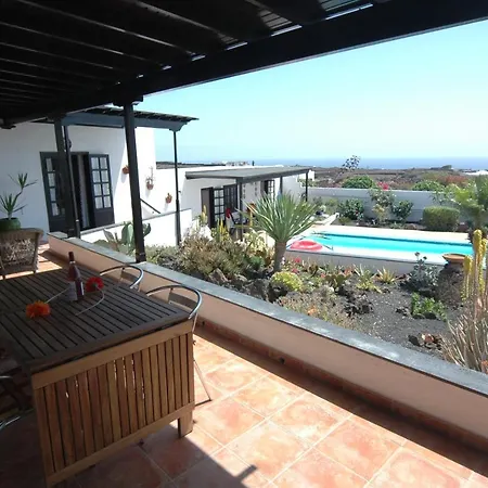 Sleeps 8 With Pool And Wifi *