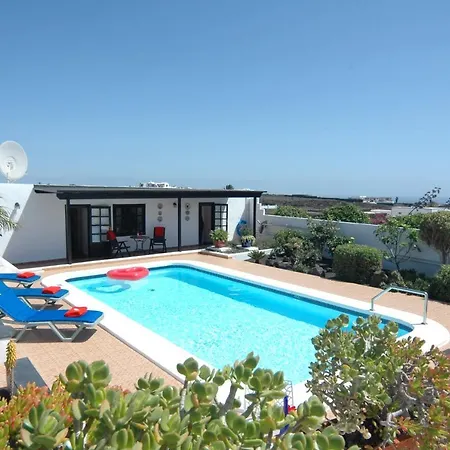 Sleeps 8 With Pool And Wifi * Mácher