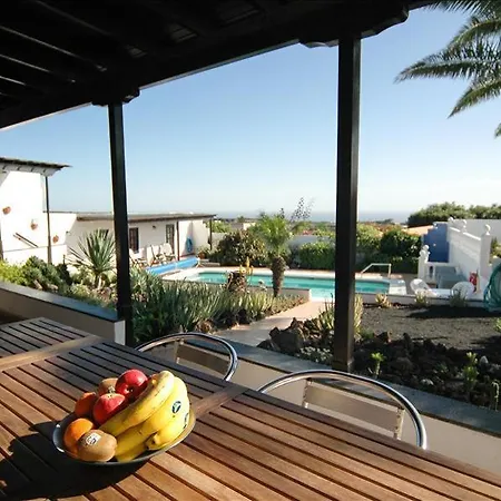 Villa Sleeps 8 With Pool And Wifi
