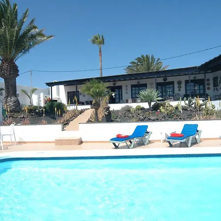 Sleeps 8 With Pool And Wifi