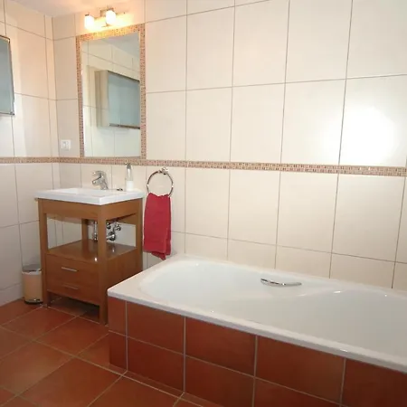 Villa Sleeps 8 With Pool And Wifi *