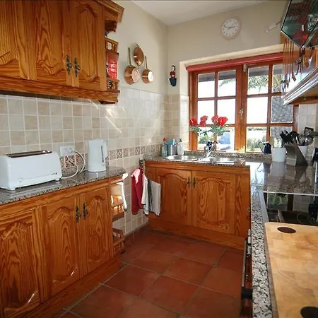 Sleeps 8 With Pool And Wifi Villa