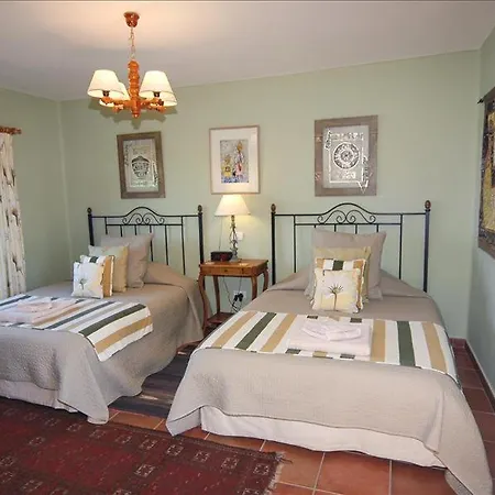Sleeps 8 With Pool And Wifi Villa Macher