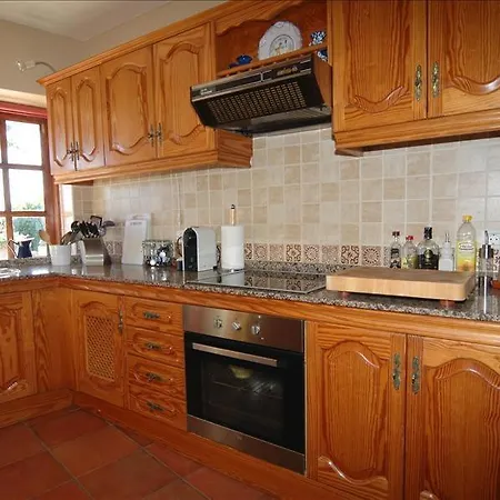 Sleeps 8 With Pool And Wifi Villa