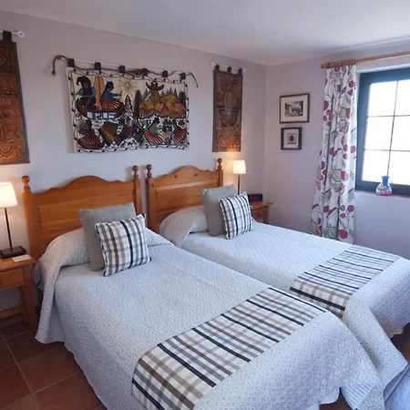 Sleeps 8 With Pool And Wifi *
