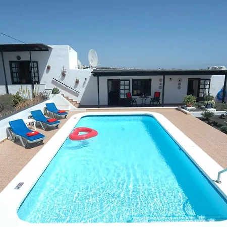 Sleeps 8 With Pool And Wifi Willa
